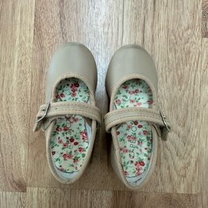 Capezio Tan Baby Shoes Size 6.5
